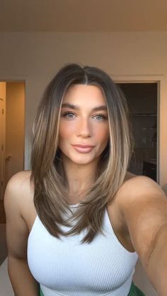 Mid Short Wavy Hair, Middle Back Hair Length Haircuts, Long Hair Haircut Ideas For Round Face, Short Hair With Layers Mid Length, Mid Length Hair With Layers Round Face, Summer Haircut Ideas, Armpit Length Hair, Layered Haircuts Straight, Half Long Hair