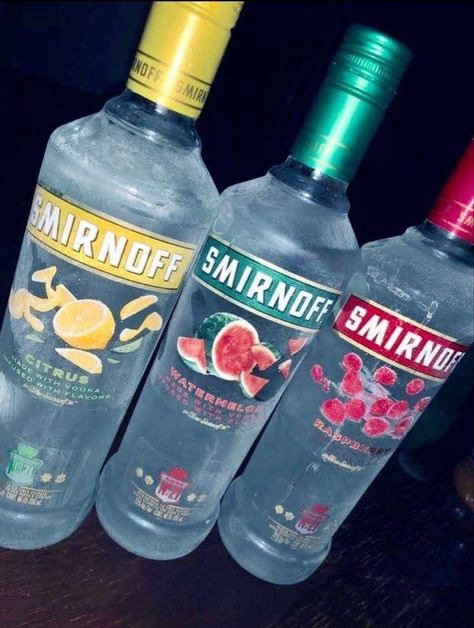 Party Alcohol Aesthetic, Drinking Snacks, Drinking Alcohol Aesthetic, Alcoholic Drinks Aesthetic, Drinking Ideas, Aesthetic Alcohol, Smirnoff Raspberry, Drinking Food, Pretty Alcoholic Drinks