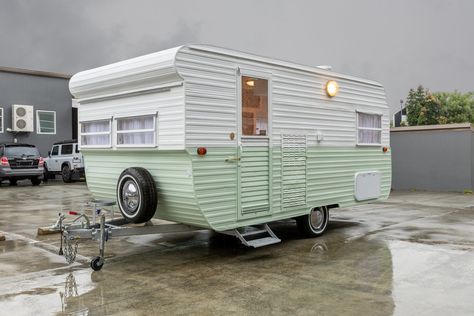 Project Gemma — Retro Caravan Renovations Caravan Lounge Ideas, Retro Caravan Exterior, Converted Caravan, Retro Caravan Interiors, Caravan Paint, Caravan Renovation Diy, Trailer Inside, Viscount Caravan, Caravan Conversion