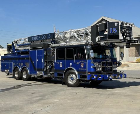 Fire Trucks Pictures, Cool Fire, Emergency Equipment, Fire Equipment, Antique Tractors, Rescue Vehicles, Fire Apparatus, Fire Rescue, Emergency Vehicles