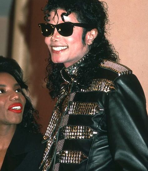 Michael Jackson Awards, Stephanie Mills, Michael Jackson Bad Era, Most Beautiful Smile, Joe Jackson, Michael Jackson Smile, Studded Leather Jacket, Jackson Bad, Michael Jackson King Of Pop