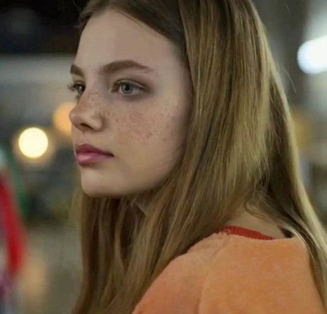 Christine Froseth, Lizzie Stark, Romantic Kiss Gif, Kristine Froseth, Women With Freckles, Alaska Young, Aesthetic Doctor, Looking For Alaska, Brow Shaping