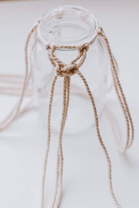 How to Create Pretty Macrame Mason Jars - Decor Hint Diy Mason Jar Decor, Easy Mason Jar Crafts Diy, Basic Macrame Knots, Easy Mason Jar Crafts, Mason Jars With Handles, Basic Macrame, Jute Macrame, Jars Diy, Hanging Mason Jars