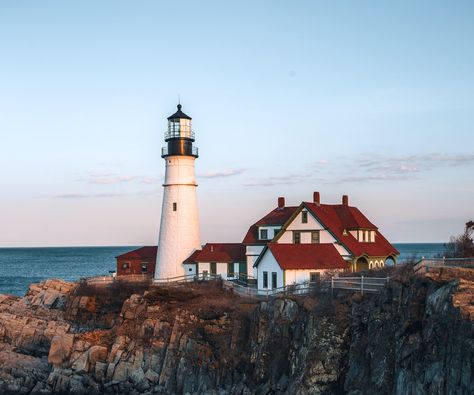 The Best Fall Destinations Around the U.S. To Visit This Season New England Autumn, Maine Fall, England Autumn, Christmas Main Dishes, Cape Elizabeth Maine, Road Trip Aesthetic, Brindleton Bay, Essex Street, New England Trip