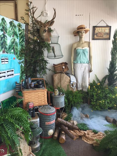 Vintage camping window display Shop Local Window Display, Camping Display Ideas, Camping Retail Display, Camping Store Display, Summer Displays Retail, Nature Window Display, Camping Window Display, Camping Store Design, Summer Retail Display