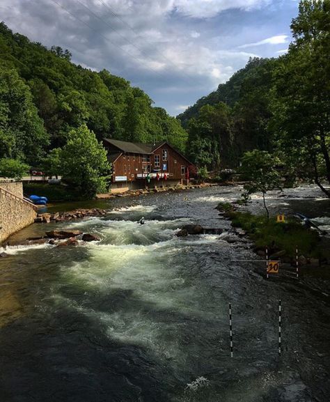 NANTAHALA OUTDOOR CENTER, BRYSON CITY, MAGGIE VALLEY, NORTH CAROLINA Montreat North Carolina, Maggie Valley North Carolina, Nantahala Outdoor Center, Bryson City North Carolina, Maggie Valley, Bryson City, Girls Fall, Fall Travel, Life Plan