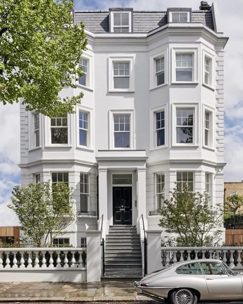 Jeremy Creasor on Instagram: "Welcome to the utterly fabulous and truly awesome houses of Notting Hill. I have tried to bring you 10 of the very best pics to sum up such a breathtaking location. With a world famous name, thanks to its starring role in Notting Hill (the 1999 blockbuster) places like Portobello Road is now one of the most popular spots on the London tourist trail. Houses often achieve between 15m and 20m in roads like Lansdowne Road, Chepstow Villas, Ladbroke Road and Clarendon Site Elevation, Europe Building, Europe Buildings, Big Mansions, London Tourist, Awesome Houses, London Houses, Vintage House Plans, Portobello Road