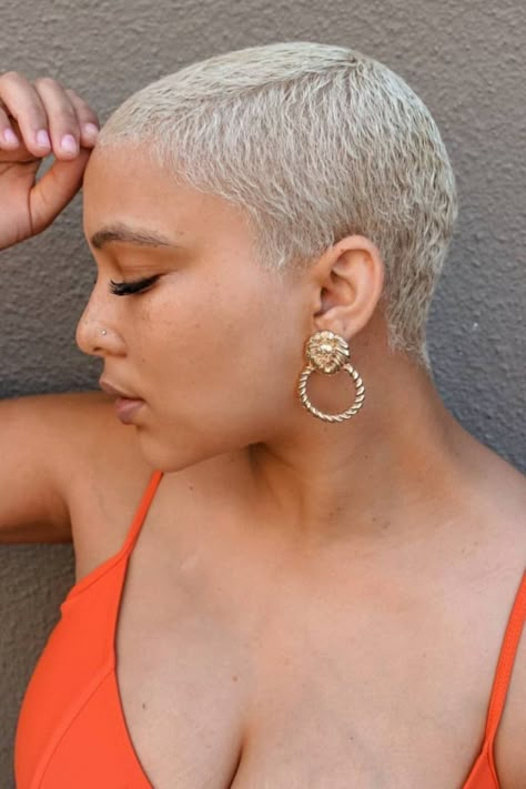 Twa Hairstyles Growing Out, Big Chop Hairstyles 4c Hair Round Face, Buzz Cut Black Women, Dyed Short Hair, Pixie Buzz Cut, Bald Baddie, Ways To Style Short Hair, Short Bleached Hair, Big Chop Natural Hair