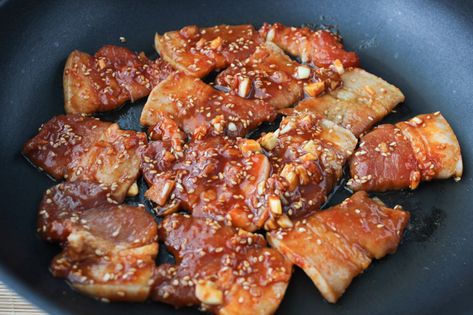 Pan fry Korean style pan-fried pork belly Pork Rashers Recipe, Pork Belly Marinade, Asian Pork Belly, Korean Pork Belly, Pork Belly Strips, Fried Pork Belly, Korean Pork, Pork Belly Slices, Asian Pork