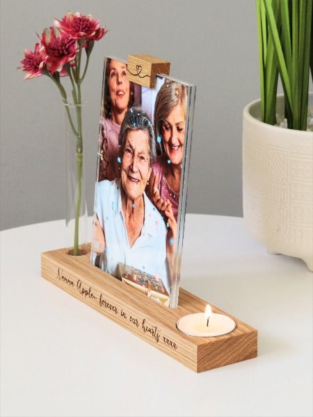 Memorial photo block with candle and flower stem vase. The memorial stand is designed to help commemorate  loved ones no longer with us. Memorial In Home, Wood Memorial Ideas, Memory Gift Ideas, Personalized Memorial Candles, Memorial Candle Holder, Unique Photo Frames, Pressed Flower Crafts, Creative Gift Wraps, Diy Anniversary