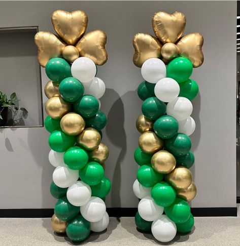 Saint Patrick Photoshoot Ideas, Green Wall Backdrop With Balloons, St Patrick Balloon Decoration, St Patricks Day Balloon Ideas, St Patrick’s Day Balloons, Ballon Business, Balloon Board, Balloon Pillars, San Patrick