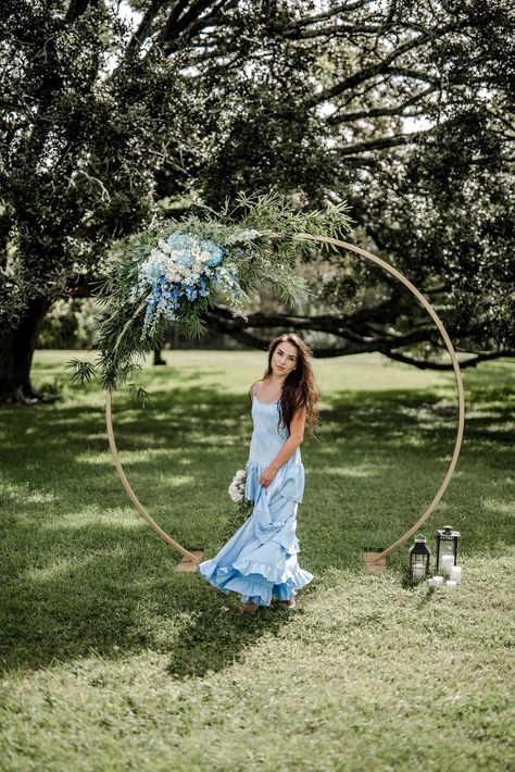 Blue in Trend! Golden circle arch with blue and white swag. adagioweddings.com White Wedding Arch, Circle Arch, Peanut Baby Shower, Wedding Arbor, Azul Serenity, Wedding Arches, Baby Event, Wedding Backdrop Decorations, Wedding Arbour