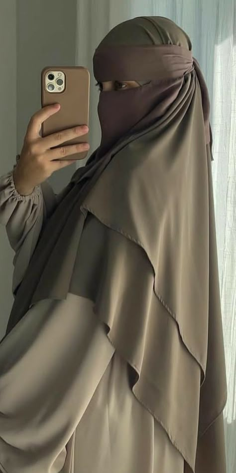 Mode Niqab, Islamic Modest Fashion, Modest Outfits Muslim, Hijab Dp, Muslimah Outfit, Niqab Fashion, Fashion Modest, Mode Turban, Muslim Fashion Hijab Outfits