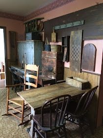 Primitive Interiors, Primitive Dining Room, Primitive Dining Rooms, Primitive Living Room, Primitive House, Country Dining Rooms, Primitive Homes, Prim Decor, Primitive Furniture