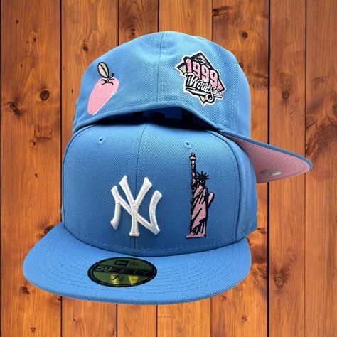 Cool Fitted Hats, Handmade Fitted Cute Hats, Yankees Hat Aesthetic, Cute Handmade Fitted Hats, Fitted Hats Patches, New York Yankees Hat Outfit, New Era Cap Outfit Men, Yankees Hat Outfit, Yankee Fitted Hats