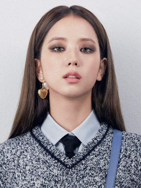 Korean Hair Color, I Go Crazy, Go Crazy, Easy Hairstyles For Long Hair, Smokey Eye Makeup, Prom Makeup, Korean Hairstyle, Korean Makeup, Blackpink Jisoo