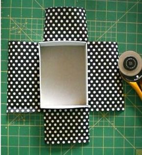 How to wrap a box with paper to make a gift box. Cardboard Organizer, Fabric Covered Boxes, Gifts Boxes, Diy Storage Boxes, Folding Origami, Dekor Diy, Fabric Boxes, Cardboard Crafts, Diy Box