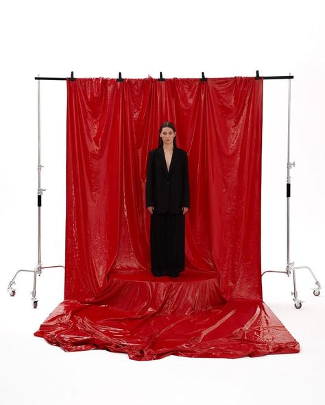 Editorial Set Design, Draping Backdrop Ideas, Red Backdrop Photoshoot, Creative Photoshoot Ideas Studio, Backdrop Photoshoot Ideas, Drape Backdrop, Photography Studio Decor, Shoot Concept, Creative Backdrops