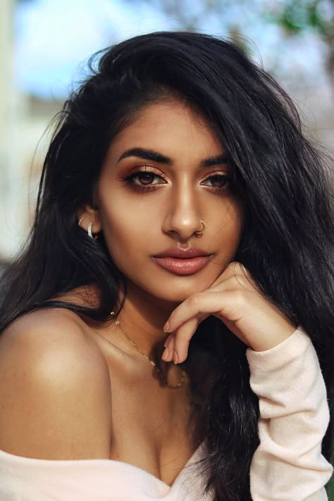 Indian Face Reference, Indian Girl Eyes, Brown Girl Makeup Indian, Indian Makeup Wedding, Dark Skin Indian Woman, Brown Girl Aesthetic Indian, Indian Girl Makeup, Indian Female Model, Hamel Patel