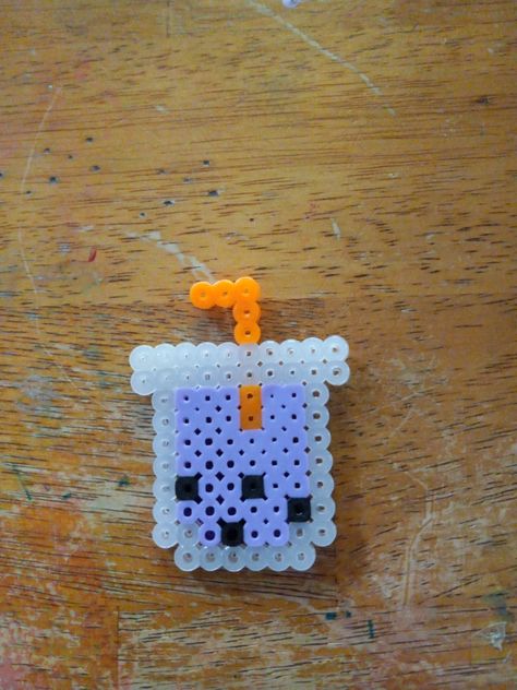 Small Pyssla Ideas, Perler Bead Easy Patterns, Cute Iron Bead Ideas, Boba Perler Bead Pattern, Boba Perler Beads, Preppy Perler Bead Ideas, Melted Beads Ideas, Iron Beads Ideas Cute, Perler Bead Patterns Small Easy Cute