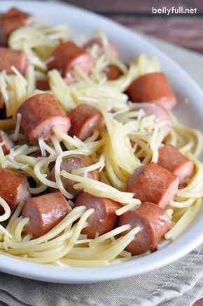 Hot Dog Spaghetti, Raw Spaghetti, Recipes For Picky Eaters, Sauce Spaghetti, Hot Dog Recipes, God Mat, Spaghetti Recipes, Dog Recipes, Noodle Recipes