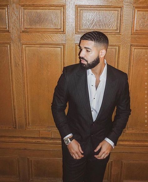 Oh good lord, have mercy, pray for me and all that because I don’t know if I can cope anymore 😍🔥👅💦 he’s just so damn fine 🤷🏽‍♀️😏 #drizzy… Drake Suit, Drake Take Care Album, Drake Fashion, Drake Rapper, Drake Clothing, Drake Photos, Rap Us, Drake Ovo, Drake Drizzy