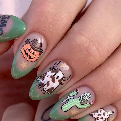 🌈 𝗥𝗮𝗶𝗻𝗯𝗼𝘄 𝗡𝗮𝗶𝗹𝘀 𝗣𝗹𝘆𝗺𝗼𝘂𝘁𝗵 💅🏼 on Instagram: "HOWDY 👻🤠🎃🐍👢Halloween but make it Western Think these might be the best nails I’ve ever done 😂 2.5 hours £55 All hand painted using ARTYgels - the best for intricate work like this @magpie_beauty over a base of Punch GMS on natural nails 💅🏼 Swipe to see illustration Inspo from @backmystitchup_design 😍 #halloweennails #western" Short Fall Nails, Cowboy Nails, Western Nails, Country Nails, Halloween Acrylic Nails, Fingernail Designs, October Nails, Sweater Nails, Seasonal Nails