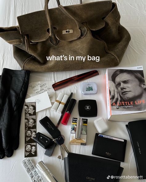 Everyday Bag Essentials, What's In My Bag, Inside My Bag, Purse Essentials, Handbag Essentials, In My Bag, Mia 3, What In My Bag, Inside Bag