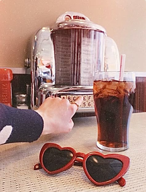 Born To Die Summer, Vintage Americana Aesthetic, 1950s Aesthetic, Retro Instagram, Johnny Rockets, 50s Aesthetic, 60s Aesthetic, Americana Aesthetic, Aesthetic Heart