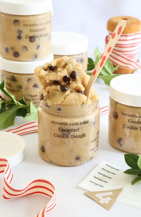 Edible Chocolate Chip Cookie Dough Homemade Cookie Butter, Cookie Jam, Gourmet Toast, Cookies In A Jar, Cookies Packaging, Diy Food Gifts, Homemade Food Gifts, Homemade Nutella, Christmas Food Gifts