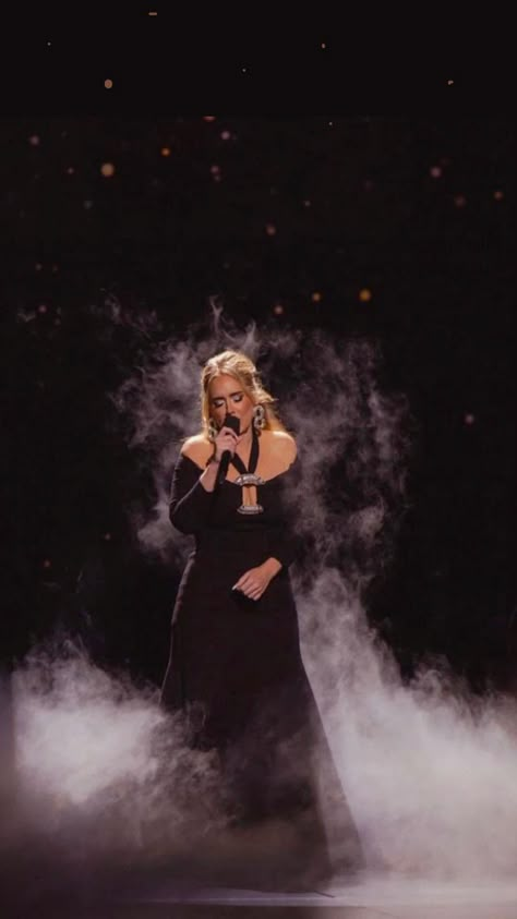 Adele Wallpaper Lyrics, Adele Aesthetic, Adele Singer, Adele Wallpaper, Adele Live, Adele Pictures, Weekends With Adele, Adele Photos, Adele Concert