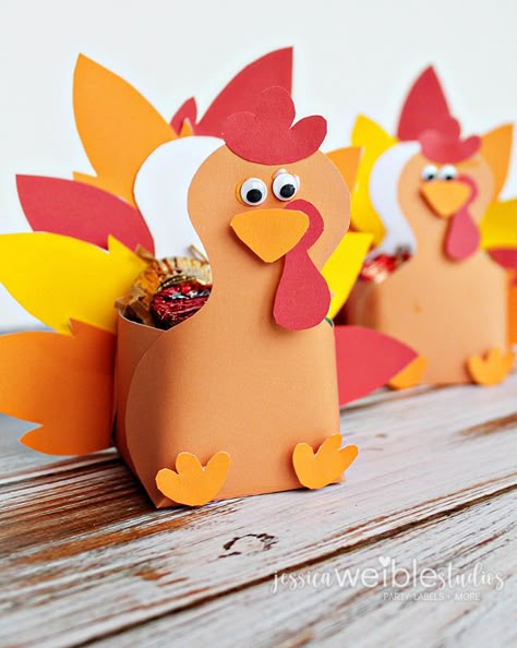 Thanksgiving Turkey Favor Box - Turkey Paper Craft - Thanksgiving Printable PDF - Turkey Printable Paper Craft- Thanksgiving Party Favor So cute paper craft printable Thanksgiving Turkey Favor Box, instant download. ♥ Print on cardstock, cut out and assemble. Fill with treats to decorate for a Thanksgiving party or table. Instant Download High Quality JPG & PDF files Great decorating your party space! Assembly instructions included Thanksgiving Crafts For 6th Grade, Thanksgiving Homemade Decorations, Thanksgiving Student Gifts, Thanksgiving Thank You Gifts, Thanksgiving Paper Crafts, Thanksgiving Diy Crafts, Thanksgiving Candy Crafts, Thanksgiving Goodie Bag, Thanksgiving Table Favors