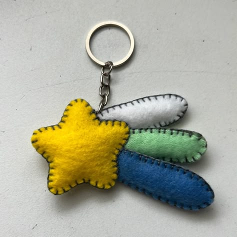 Handmade By Me @Bearly_done_crafting On Ig Yellow Felt Star White/Green/Blue Felt Streaks 3.5 Inches Silver Keyring Felt Keychain Ideas, Felt Keychain Diy, Felt Earrings, Felt Star, Felt Keychain, Felted Earrings, Felt Projects, Felt Food, Handcrafted Accessories