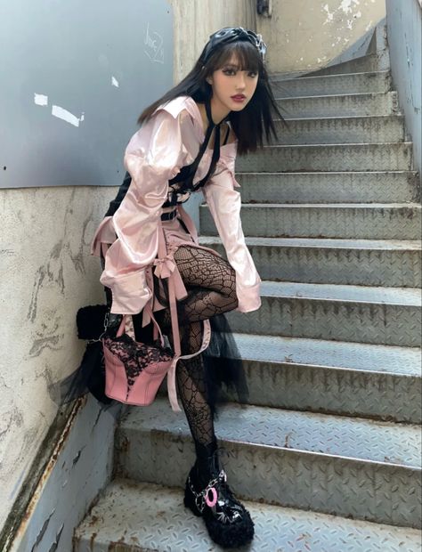 trendy outfits cosplay makeup anime Japan grunge aesthetic gothic core trendy makeup trendy outfit kawaii Pastel Goth Fashion, Pose Fotografi, Seoul Fashion Week, Fairy Fashion, Alternative Outfits, Harajuku Fashion, Dark Fashion, Goth Fashion, Asian Fashion