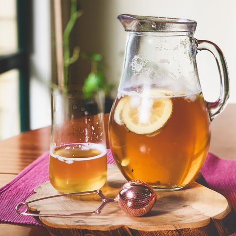 This refreshing Earl Grey iced tea recipe is perfect to enjoy after a morning working in the garden or while reading in the sunshine. #earlgreytea #earlgreyrecipes #icedtearecipes Earl Grey Iced Tea, Work Morning Tea Ideas, Iced Earl Grey Tea, Summer Iced Tea Recipes, Tea Recipes Homemade, Summer Iced Tea, Hobbit Day, Mango Iced Tea, Iced Tea Recipes Homemade