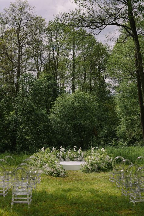 Ground Arches Wedding, No Arbor Wedding Ceremony, Wedding Lawn Design, Grounded Ceremony Arch, Modern Ceremony Arch, Grounded Flower Arch, Ceremony Ground Arch, Floor Arch Wedding, Ground Florals Wedding