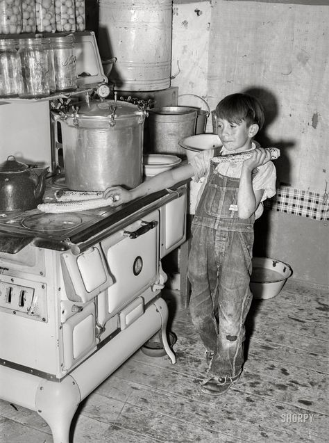 Shorpy Historical Photos, Appalachian People, Old West Photos, Poor Children, Sweet Corn, Historical Pictures, New York Public Library, High Resolution Photos, Library Of Congress