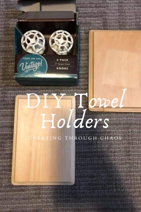 Diy Hand Towel Holder, Diy Towel Holders, Towel Rack Bathroom Diy, Rustic Towel Holder, Diy Rustic Bathroom, Farmhouse Paper Towel Holders, Towel Holder Diy, Diy Knobs, Bathroom Towel Hooks