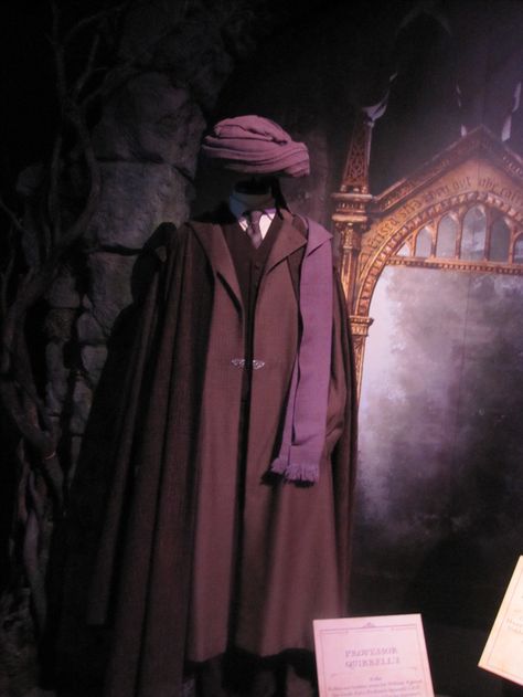 Professor Quirrell Professor Quirrell Costume, Professor Quirrell, Harry Potter Musical, Daniel Harry Potter, Ian Hart, Female Wizard, Harry Potter Professors, Harry Potter Halloween Costumes, Wizard Robes