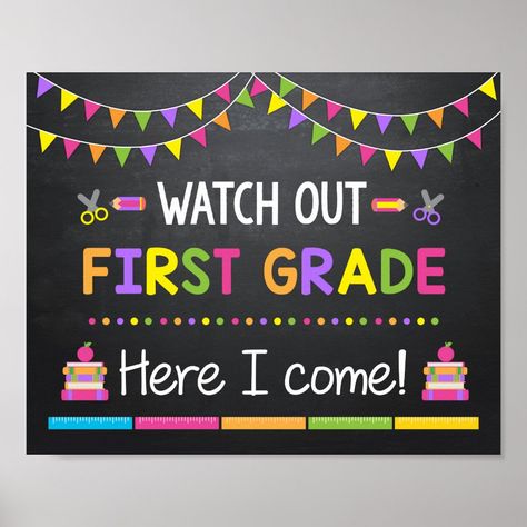 First Grade Here I Come, Princess Sofia Birthday Party Ideas, Come Back To School, Back To School Poster, Paw Patrol Birthday Theme, Spring Bulletin, Welcome To School, School Poster, Graduation Cap Designs