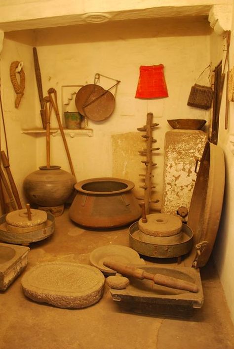 Old utensils used in the city palace, Mewar Grandma Aesthetic Room, Ancient Utensils, Ancient Kitchen, Utensils Drawing, Quirky Kitchen Decor, Royal Kitchen, Grandma Aesthetic, Kitchen Gadgets Unique, Ancient Technology