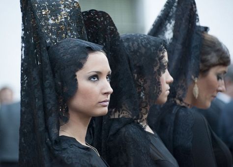 . Mantilla Semana Santa, Flamenco Costume, Tenerife Spain, Chapel Veil, Amnesty International, Bride Of Christ, Richard Avedon, Photography Workshops, Folk Costume