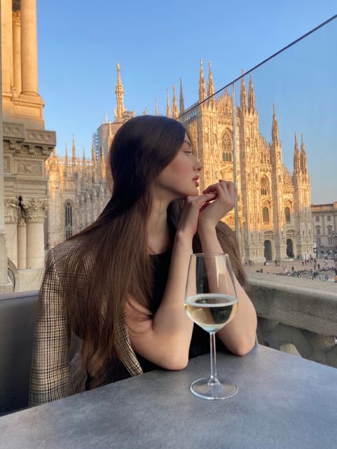 Duomo di Milano| Milan| Terrazza Duomo| Italy| Milano Italy| Duomo view| Milan view| Pretty girls| Milan restaurant| Italian restaurant Milan In Winter, Milan Restaurants, Milan Instagram, Italy Duomo, Restaurant Italian, Milan Duomo, Milan Travel, Rome Photo, Restaurant Photography