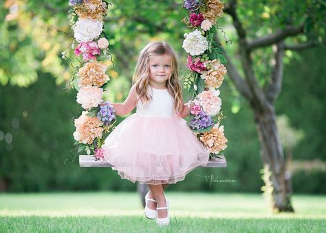 Swing like this on the property Valentine Shoot Ideas Photoshoot, Birthday Fotos, Picture Corner, Valentine Shoot, Easter Newborn, Intimate Events, Prop Storage, Easter Photoshoot, Toddler Photoshoot