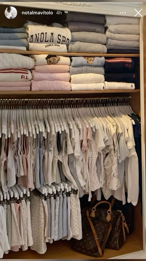 Closet With Clothes Aesthetic, Pretty Closet Aesthetic, Chic Things List, Organised Wardrobe Aesthetic, Linen Closet Organisation, Walk In Wardrobe Aesthetic, Closet Aesthetic Organization, Closet Full Of Clothes Aesthetic, Wordrop Ideas Room