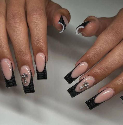 Black Textured French Tip Nails, Crocodile Texture Nails, Short Black Croc Nails, Black Design French Tip Nails, Black French Crocodile Nails, Black French Tip Nails Crocodile, Black 3d Chrome Nails, Crocodile French Tip Acrylic Nails, Black French Tip Nails Chrome Hearts