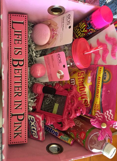 Pink Color Box Gift, Color Boxes Gift Pink, Bestie Sweet 16 Gift, Pink Present Box Gift Ideas, Pink Color Theme Basket, Sweet Box Gift Ideas, Pink Care Package Ideas, Cute Sweet 16 Gift Ideas, Bsf Sweet 16 Gifts