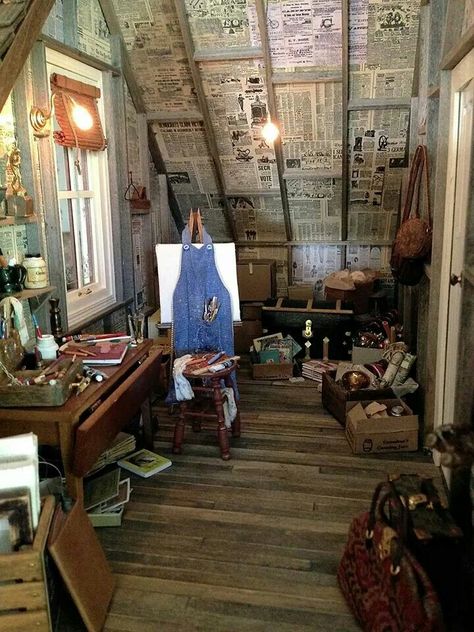 The artist studio in grand 1/12th miniature scale by the inimitable Kathleen Holmes. Wow! Miniature Hoarder House, Miniature Artist Studio, Vintage Attic Room, Attic Art Room, Dollhouse Art Studio, Art Studio Attic, Dollhouse Attic Ideas, Painters Room, Attic Art Studio