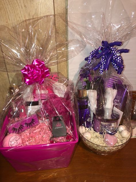 Hygiene Gift Basket Ideas, Gift Basket Aesthetic, Nikkah Gifts, Creative Gift Baskets, Personalized Gift Baskets, Gift Baskets For Him, Valentines Day Baskets, Diy Graduation Gifts, Girl Gift Baskets