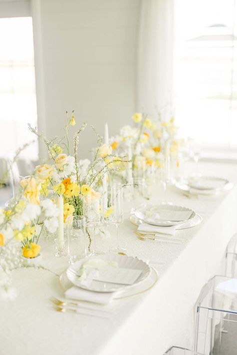 This dreamy tablescape is full of texture, modern touches and and warm yellows, creams and whites. Yellow Tablescape, Yellow Themed Wedding, Yellow White Wedding, Yellow Wedding Decorations, Yellow Wedding Theme, White Wedding Decorations, Yellow Wedding Flowers, Yellow Table, Yellow Theme